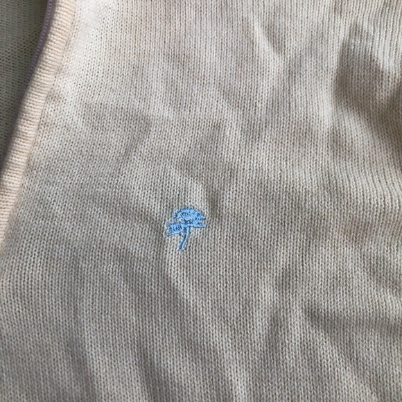 Cream V-Neck Sweater with Ribbed Cuffs - Picture 2 of 4